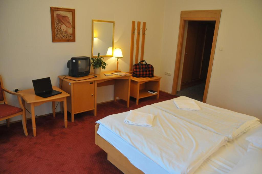 Club Aliga Retro Resort Balatonvilagos Room photo