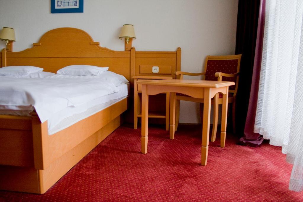 Club Aliga Retro Resort Balatonvilagos Room photo
